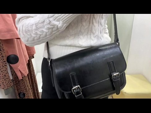 ❤️ Публічна мастурбація молодої сучки FeralBerry фалоімітатором у примірочній ️❌ Порно fb у нас ️❤